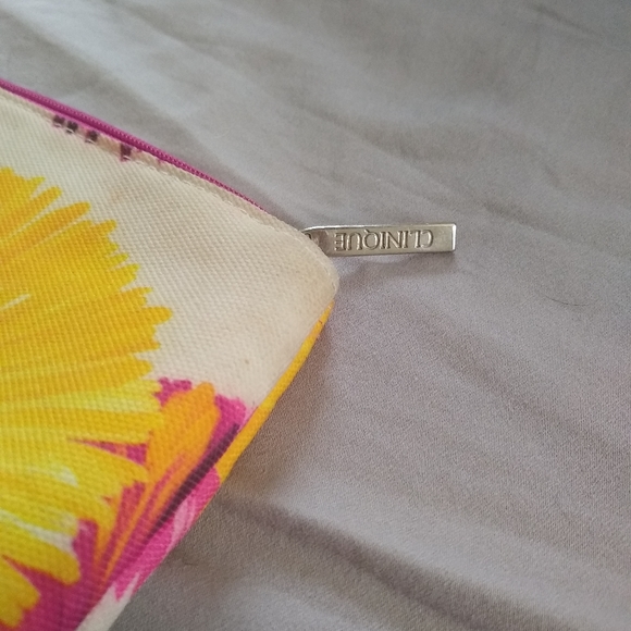 💙 Floral Clinique Makeup Bag (3 for $20) - Picture 3 of 6